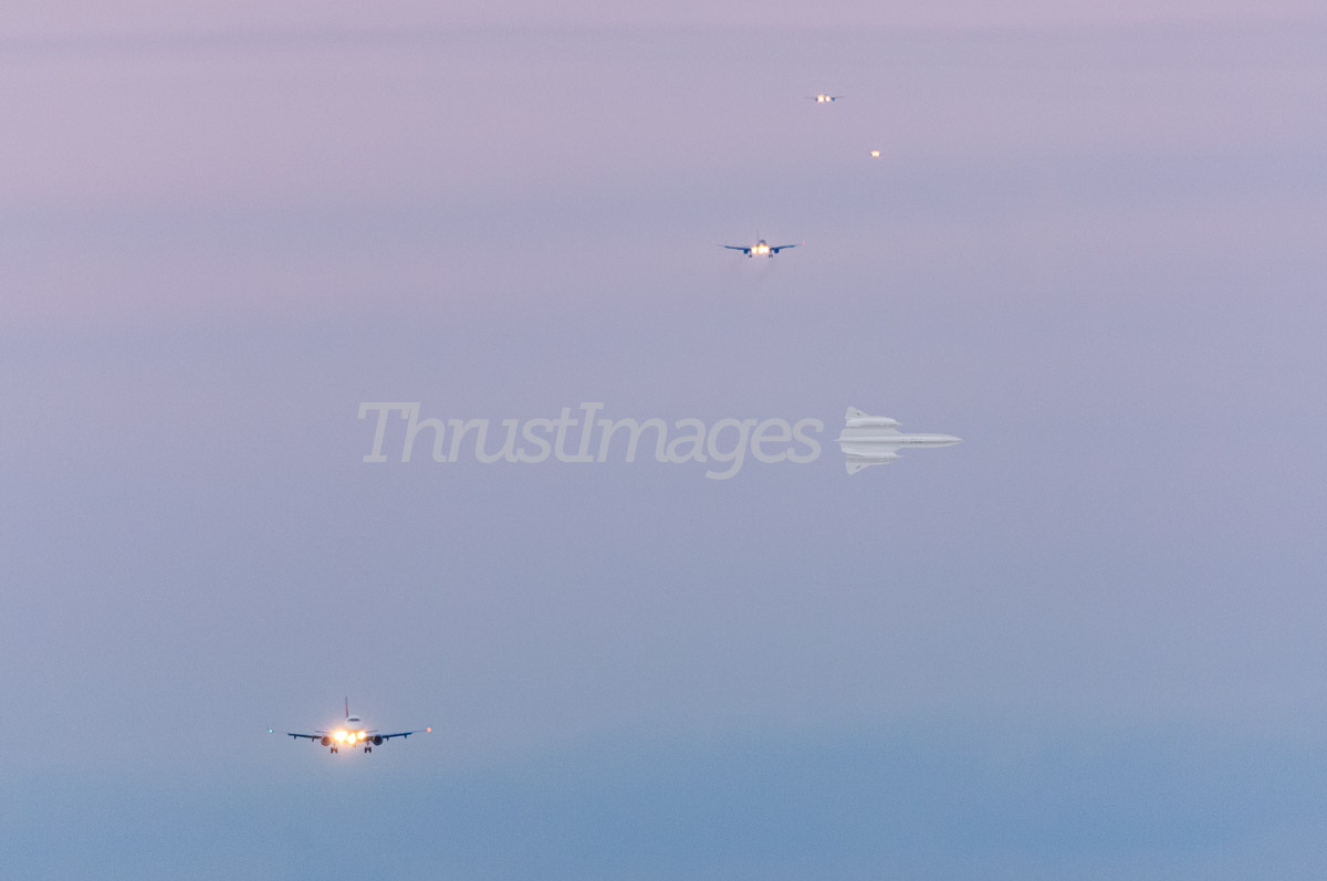 Traffic in to LGA RWY 22